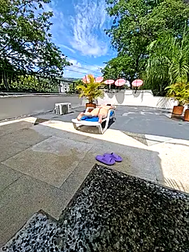 IsisDuzan online show from September 28, 2025, 2:57 pm