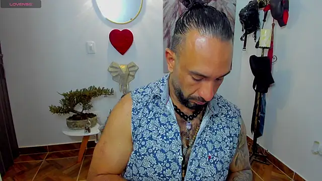 Snapshot of mr_maik chatting on February 21, 2025, 11:22 am mr maik online show from February 21, 2025, 11:22 am