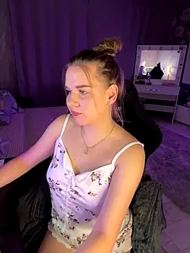 Snapshot of Lexi_noah chatting on September 24, 2025, 9:43 pm Lexi noah online show from September 24, 2025, 9:43 pm
