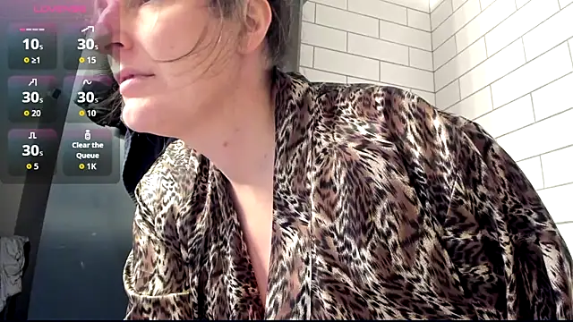 Snapshot of ImLeanneLawson chatting on November 19, 2025, 11:27 pm ImLeanneLawson online show from November 19, 2025, 11:27 pm