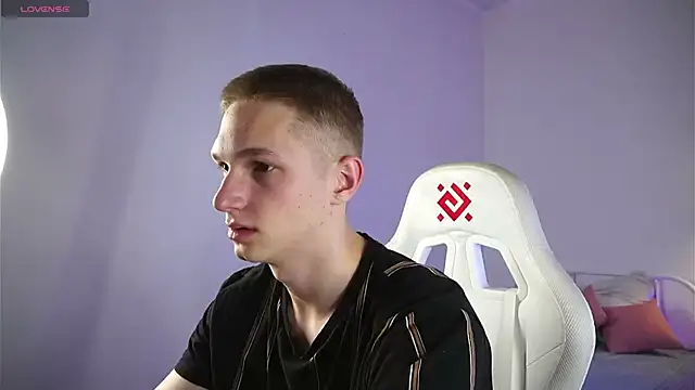 Snapshot of dustyn_fox chatting on March 19, 2025, 6:12 pm dustyn fox online show from March 19, 2025, 6:12 pm