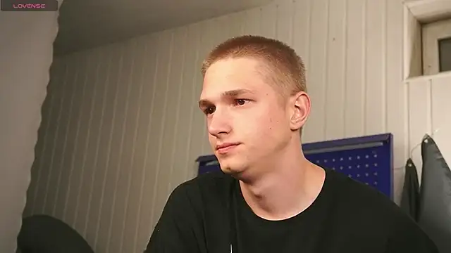 Snapshot of dustyn_fox chatting on September 17, 2025, 5:04 pm dustyn fox online show from September 17, 2025, 5:04 pm