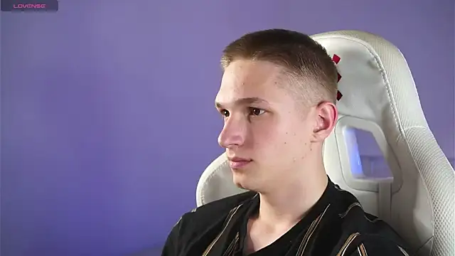 Snapshot of dustyn_fox chatting on March 18, 2025, 6:28 pm dustyn fox online show from March 18, 2025, 6:28 pm