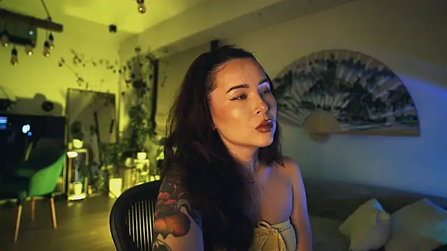 Leona Mell online show from March 31, 2026, 9:06 pm