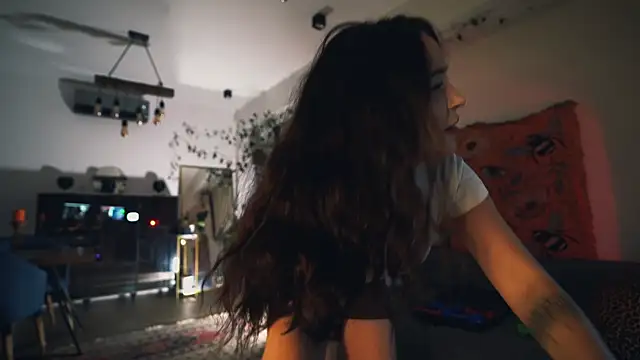 Snapshot of Leona_Mell chatting on September 29, 2025, 10:26 pm Leona Mell online show from September 29, 2025, 10:26 pm