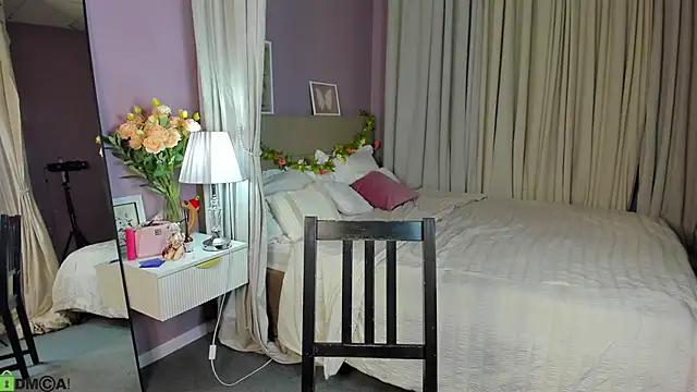 Snapshot of Dearly_Emily chatting on April 22, 2026, 5:20 pm Dearly Emily online show from April 22, 2026, 5:20 pm