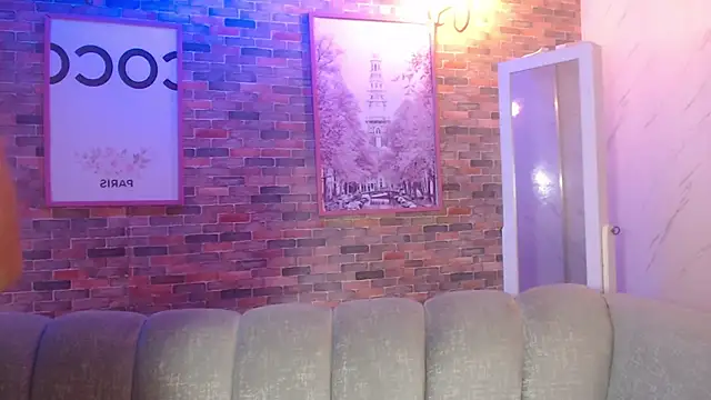 Snapshot of Laurita_b chatting on March 20, 2025, 10:51 pm Laurita b online show from March 20, 2025, 10:51 pm