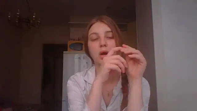 Snapshot of MollyDolle chatting on July 5, 2026, 12:37 am MollyDolle online show from July 5, 2026, 12:37 am