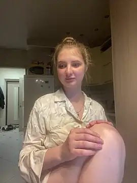 Snapshot of MollyDolle chatting on June 19, 2026, 7:52 pm MollyDolle online show from June 19, 2026, 7:52 pm