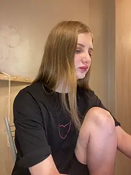 MollyDolle online show from May 9, 2026, 4:21 pm