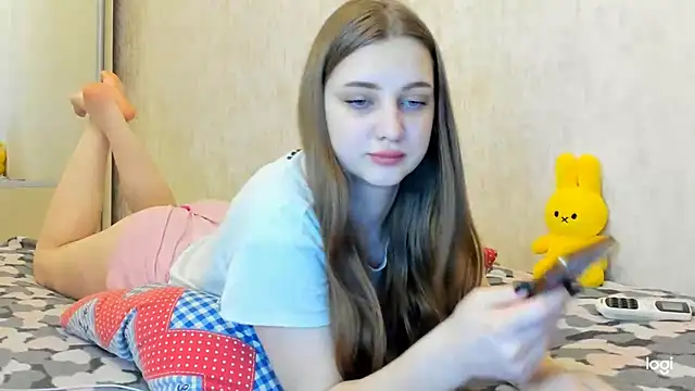 Snapshot of MollyDolle chatting on January 10, 2025, 5:45 pm MollyDolle online show from January 10, 2025, 5:45 pm