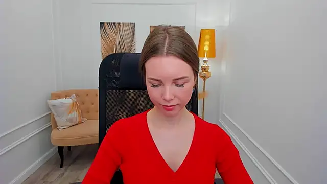 Snapshot of MileyWings chatting on February 3, 2026, 12:32 pm MileyWings online show from February 3, 2026, 12:32 pm