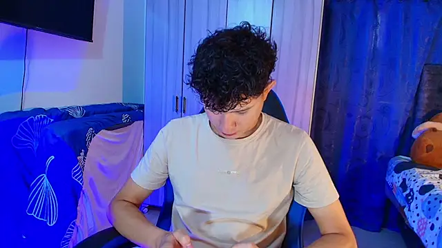 Snapshot of Nathan_Bluee chatting on February 7, 2026, 4:37 pm Nathan Bluee online show from February 7, 2026, 4:37 pm