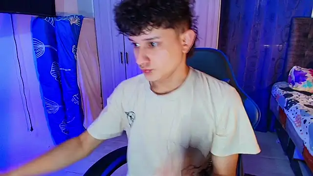 Snapshot of Nathan_Bluee chatting on February 4, 2026, 4:02 pm Nathan Bluee online show from February 4, 2026, 4:02 pm