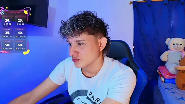 Snapshot of Nathan_Bluee chatting on February 25, 2026, 4:07 pm Nathan Bluee online show from February 25, 2026, 4:07 pm