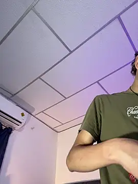 Snapshot of Nathan_Bluee chatting on November 13, 2025, 4:00 pm Nathan Bluee online show from November 13, 2025, 4:00 pm