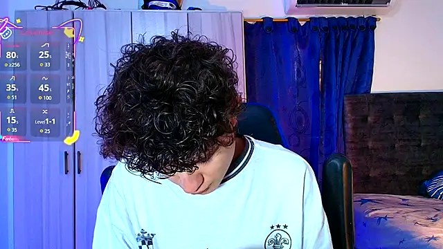 Snapshot of Nathan_Bluee chatting on December 18, 2025, 4:11 pm Nathan Bluee online show from December 18, 2025, 4:11 pm