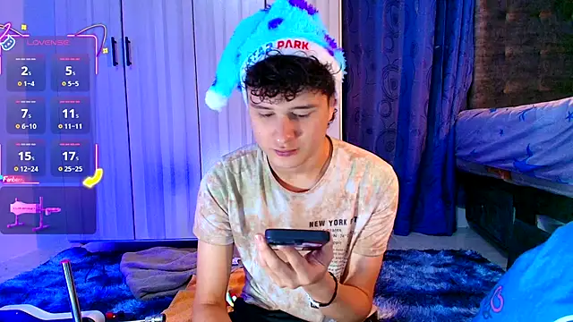 Snapshot of Nathan_Bluee chatting on December 19, 2025, 4:42 pm Nathan Bluee online show from December 19, 2025, 4:42 pm