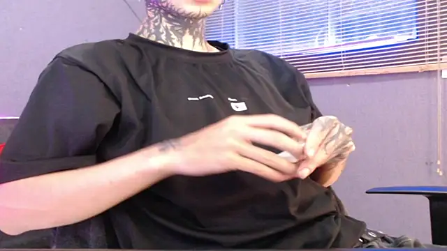 Snapshot of Andy_bapho chatting on November 10, 2025, 2:55 pm Andy bapho online show from November 10, 2025, 2:55 pm