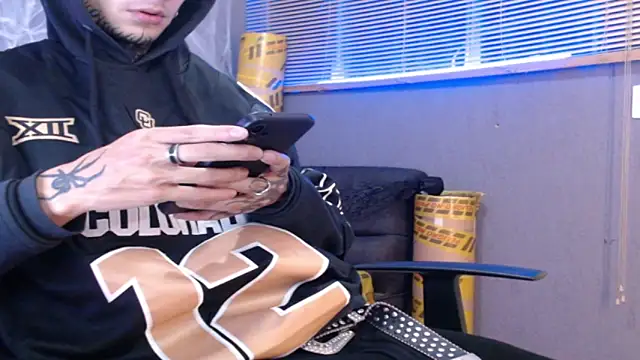 Snapshot of Andy_bapho chatting on October 28, 2025, 10:20 pm Andy bapho online show from October 28, 2025, 10:20 pm