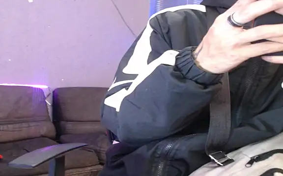 Snapshot of Andy_bapho chatting on November 29, 2025, 3:01 pm Andy bapho online show from November 29, 2025, 3:01 pm