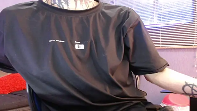 Snapshot of Andy_bapho chatting on November 25, 2025, 2:39 pm Andy bapho online show from November 25, 2025, 2:39 pm