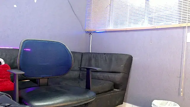 Snapshot of Andy_bapho chatting on October 19, 2025, 2:09 pm Andy bapho online show from October 19, 2025, 2:09 pm