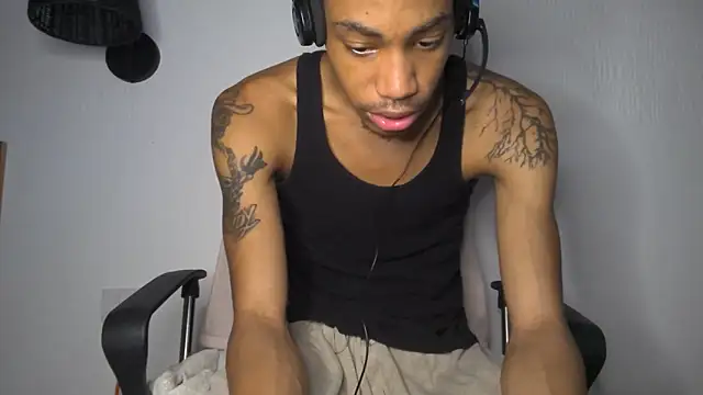 Snapshot of Skinnyblackman chatting on June 12, 2026, 2:31 am Skinnyblackman online show from June 12, 2026, 2:31 am