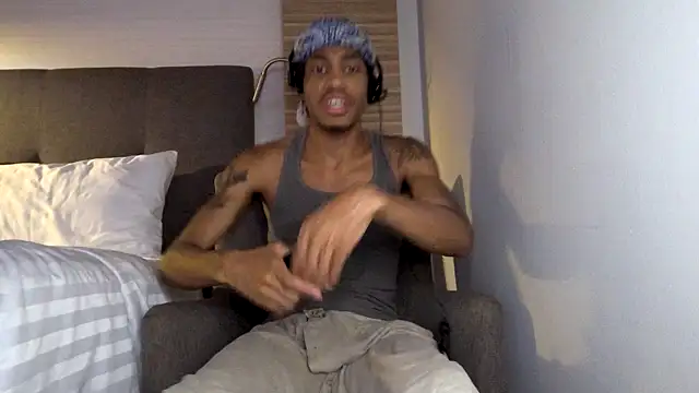 Snapshot of Skinnyblackman chatting on April 27, 2026, 11:58 pm Skinnyblackman online show from April 27, 2026, 11:58 pm