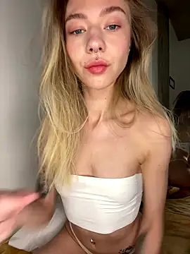 Snapshot of _urbestie_ chatting on September 19, 2025, 10:25 pm urbestie online show from September 19, 2025, 10:25 pm