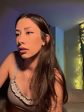 Snapshot of Sophiehii chatting on May 9, 2026, 1:36 pm Sophiehii online show from May 9, 2026, 1:36 pm
