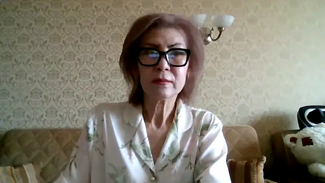 Elegant00Lady online show from April 19, 2026, 4:13 am