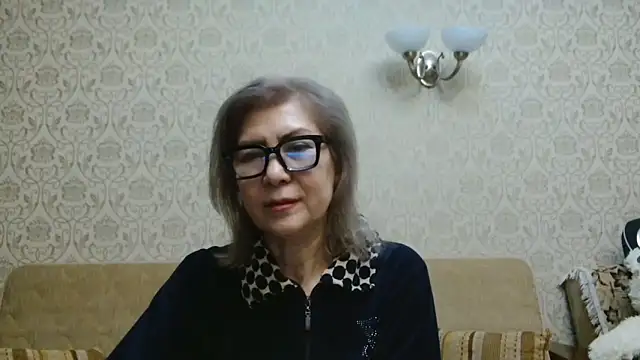 Elegant00Lady online show from December 17, 2025, 4:34 pm