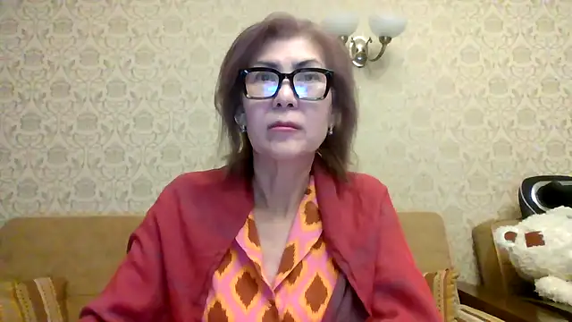 Elegant00Lady online show from April 19, 2026, 4:19 pm