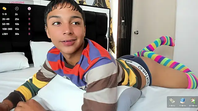 Snapshot of Seductivo_jr chatting on October 17, 2025, 3:10 am Seductivo jr online show from October 17, 2025, 3:10 am