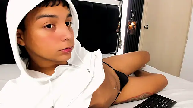 Snapshot of Seductivo_jr chatting on July 26, 2026, 8:21 am Seductivo jr online show from July 26, 2026, 8:21 am