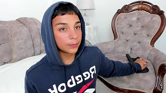 Snapshot of Seductivo_jr chatting on July 15, 2026, 4:52 am Seductivo jr online show from July 15, 2026, 4:52 am
