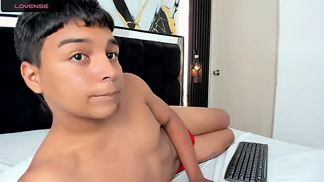 Snapshot of Seductivo_jr chatting on July 25, 2026, 6:10 am Seductivo jr online show from July 25, 2026, 6:10 am