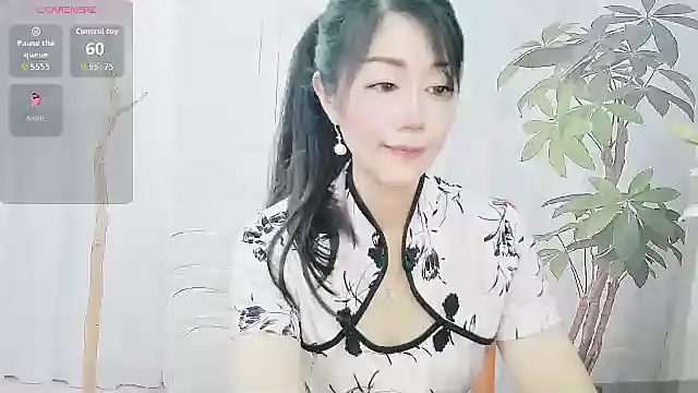 Snapshot of CindyHK chatting on October 13, 2025, 4:19 pm CindyHK online show from October 13, 2025, 4:19 pm