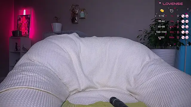 Tanya Acid online show from October 9, 2025, 5:02 pm