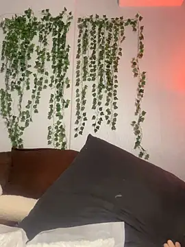 Snapshot of MiaNell chatting on December 20, 2025, 9:50 pm MiaNell online show from December 20, 2025, 9:50 pm