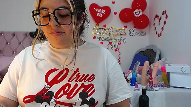 Snapshot of lanaqueen699 chatting on February 28, 2025, 3:26 pm lanaqueen699 online show from February 28, 2025, 3:26 pm