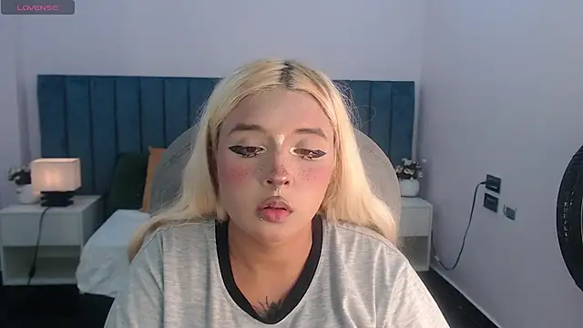 Snapshot of april_bunnyy chatting on May 14, 2026, 8:39 pm april bunnyy online show from May 14, 2026, 8:39 pm