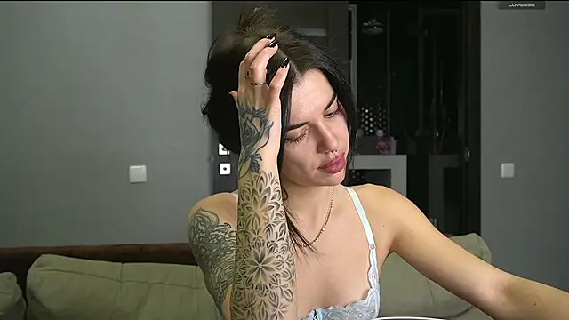 Snapshot of Alice_melice chatting on February 16, 2025, 6:43 pm Alice melice online show from February 16, 2025, 6:43 pm