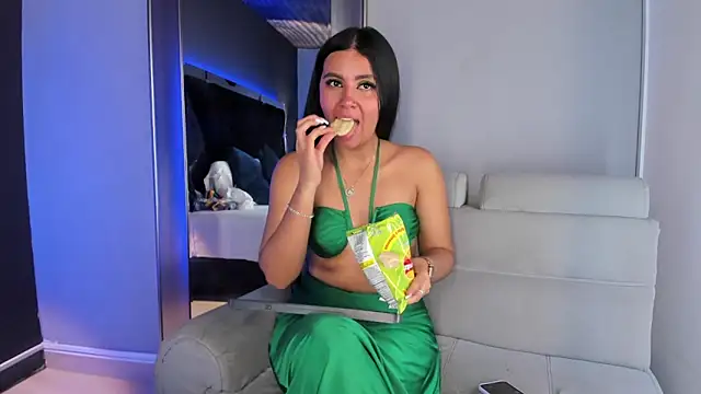 Larabrooks online show from March 10, 2026, 7:07 pm