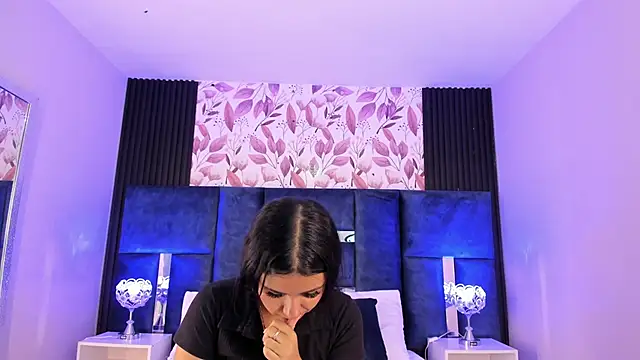 Snapshot of Larabrooks chatting on October 13, 2025, 7:15 pm Larabrooks online show from October 13, 2025, 7:15 pm