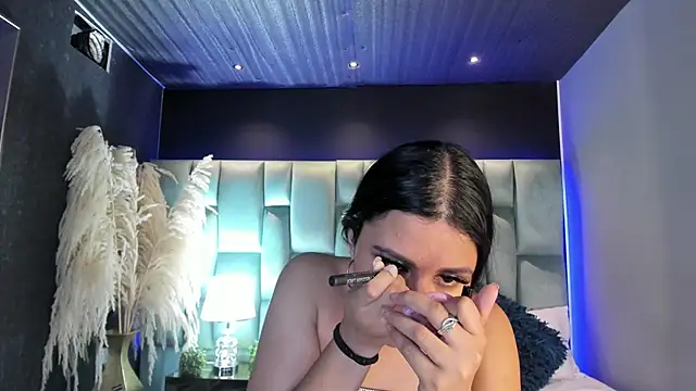 Snapshot of Larabrooks chatting on November 26, 2025, 7:03 pm Larabrooks online show from November 26, 2025, 7:03 pm