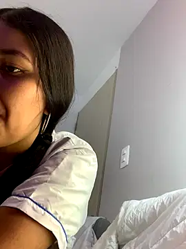 Snapshot of Larabrooks chatting on November 20, 2025, 6:41 pm Larabrooks online show from November 20, 2025, 6:41 pm