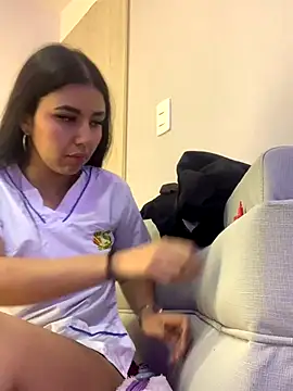 Snapshot of Larabrooks chatting on November 24, 2025, 6:52 pm Larabrooks online show from November 24, 2025, 6:52 pm