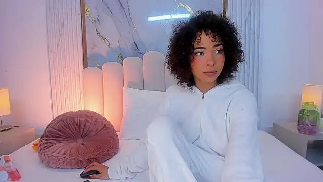 Snapshot of OSHUN_ chatting on March 3, 2025, 11:55 am OSHUN online show from March 3, 2025, 11:55 am